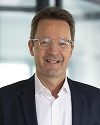 2308_Koch_Lehrstuhl_Team_Portraits_011_v1__1169976 Online.jpg