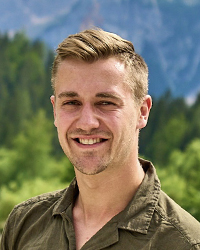 A7400194_web Online.jpg